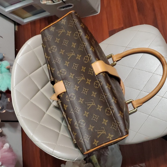 Louis VuittonMonogram Canvas Manhattan GM Handbag - Picture 8 of 17